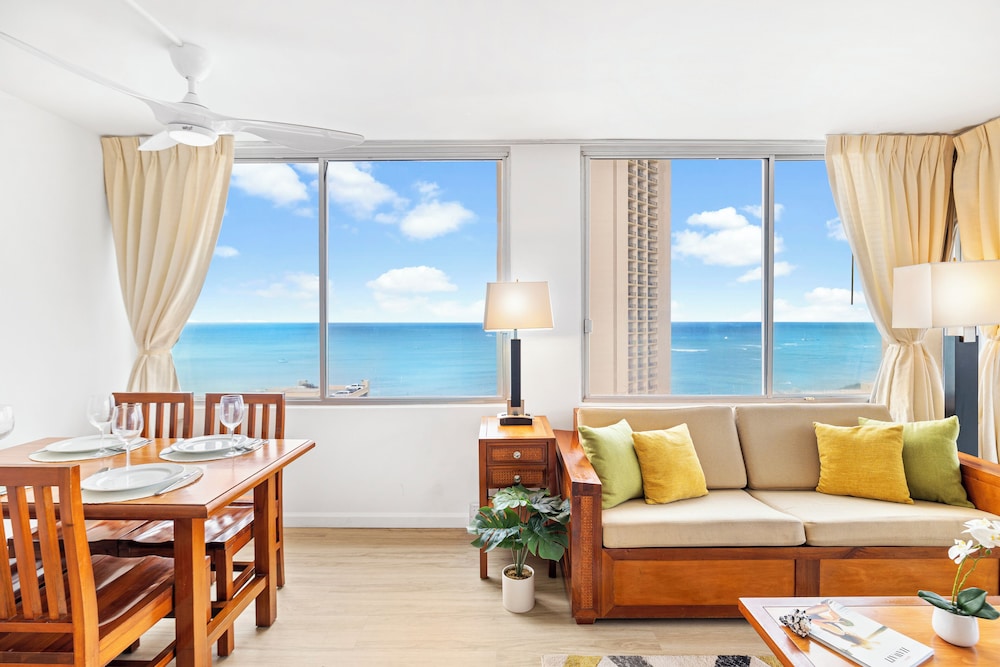 Pacific Monarch - 1 BR - Ocean & City Views: Romantic Suite, 1 Bedroom, Balcony, Ocean View (0103) photo
