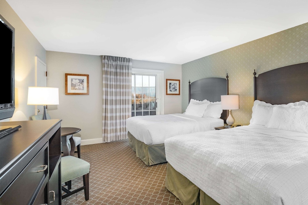 Superior Room, 2 Queen Beds, Non Smoking photo 3