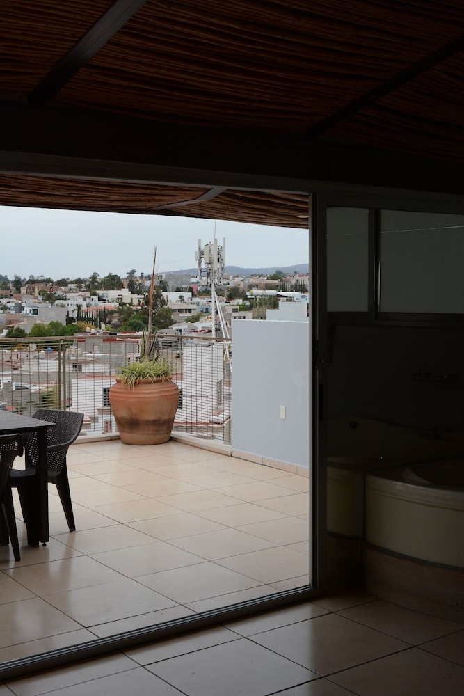 Standard Room, Hot Tub, City View photo 3