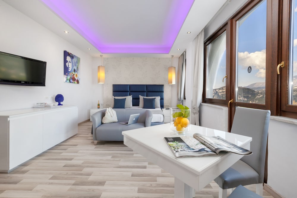 Standard Double Room, Partial Sea View (Adults Only) photo 3