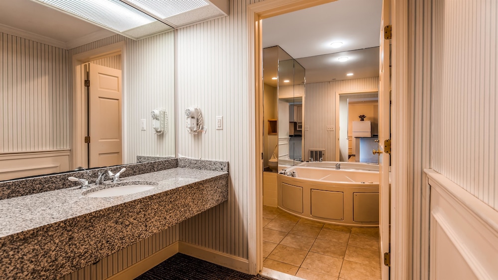 Suite, 1 Queen Bed, Non Smoking, Jetted Tub (with Sofabed) - Photo 4