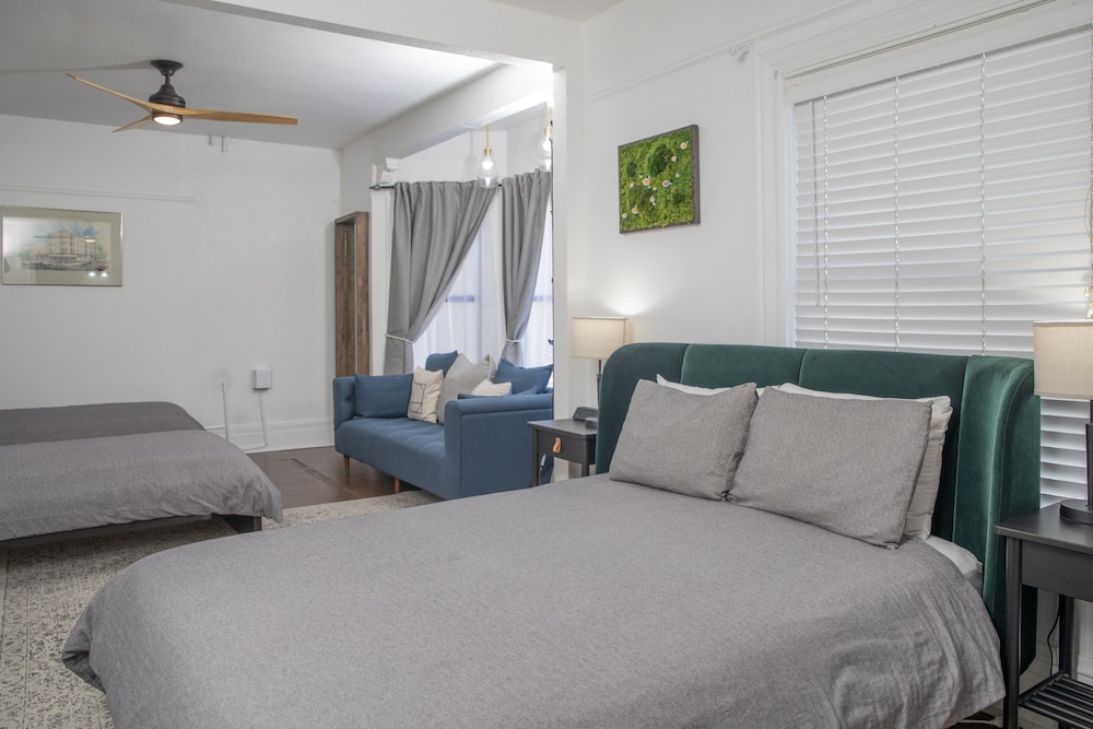 Suite, Shared Bathroom