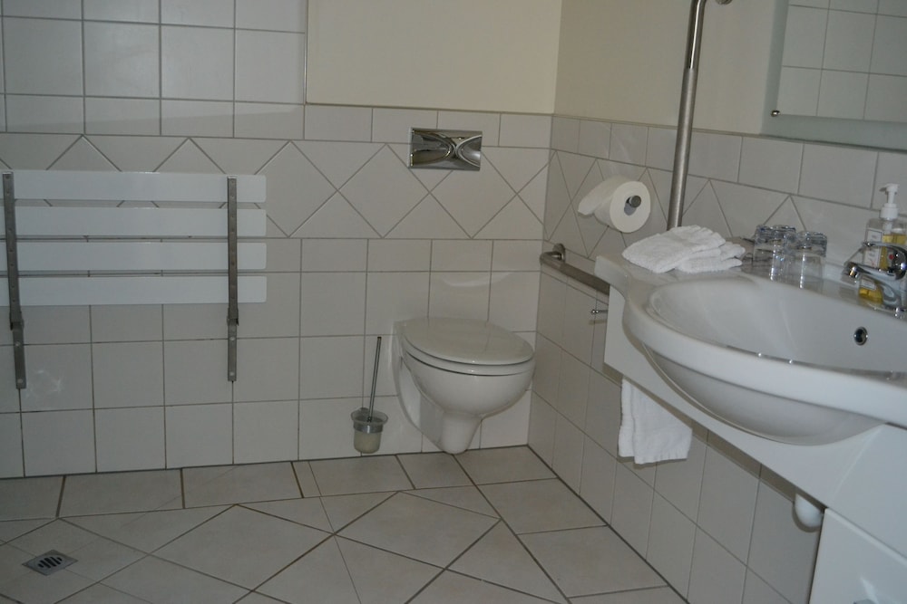 Double Room, 1 King Bed, Mountain View photo 3