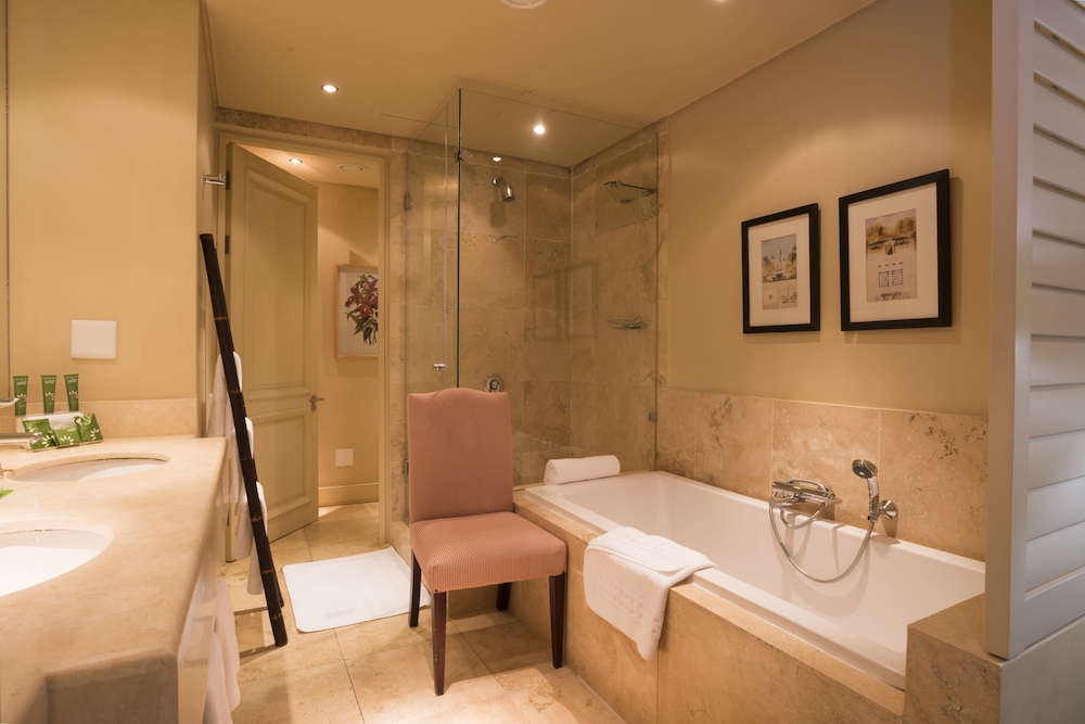Executive Suite, 1 King Bed - Photo 5