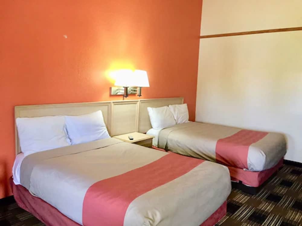 Standard Room With Two Double Beds Non Smoking