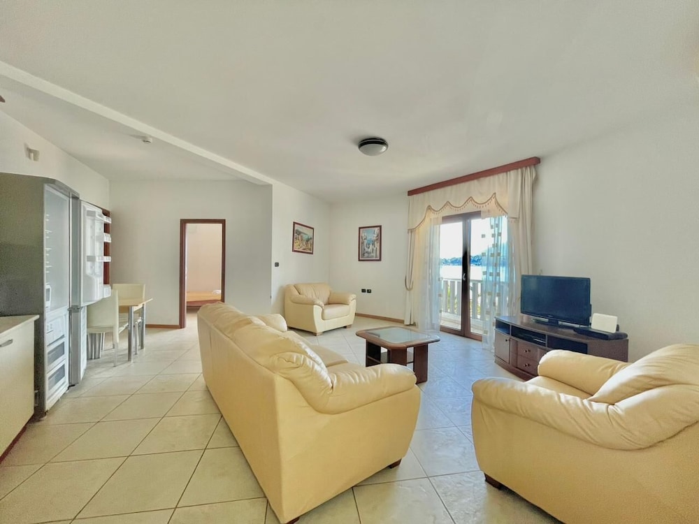 Grand Apartment, 3 Bedrooms, Sea View