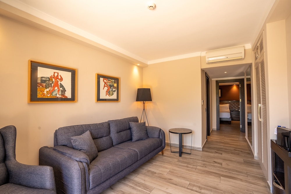 Suite, Sea View - Photo 12