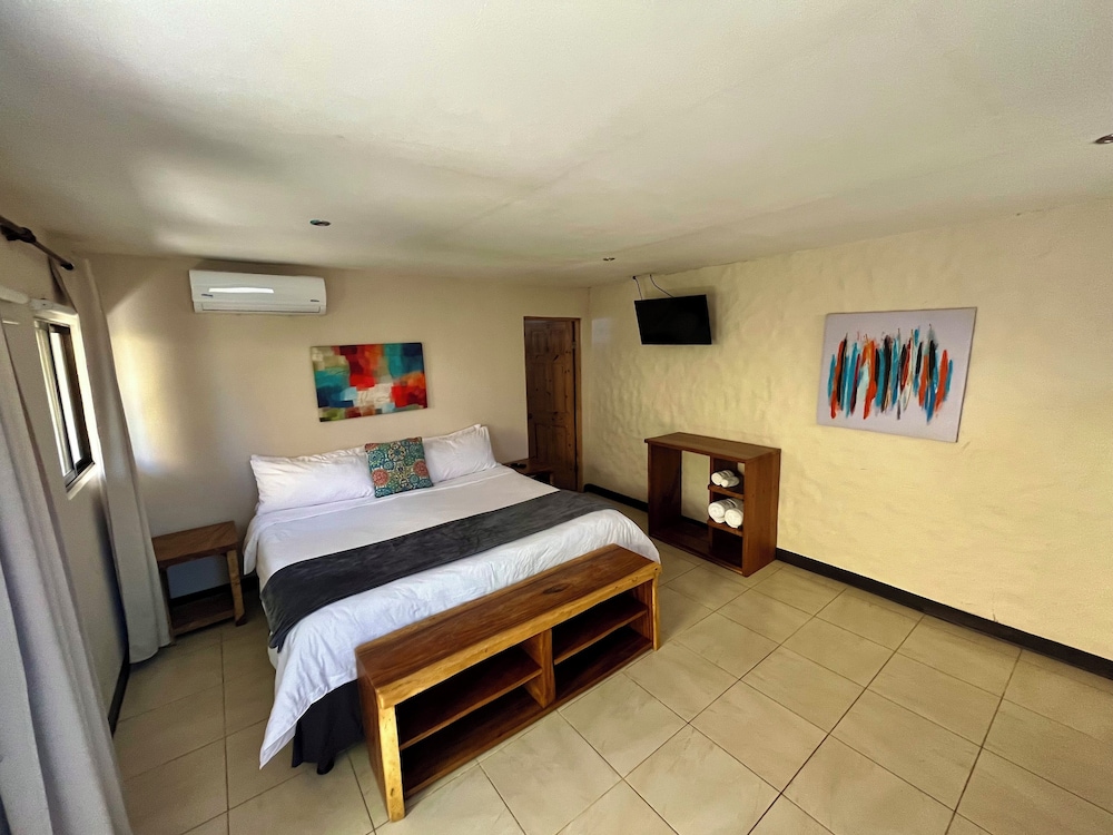 Superior Studio, 1 King Bed, Kitchen