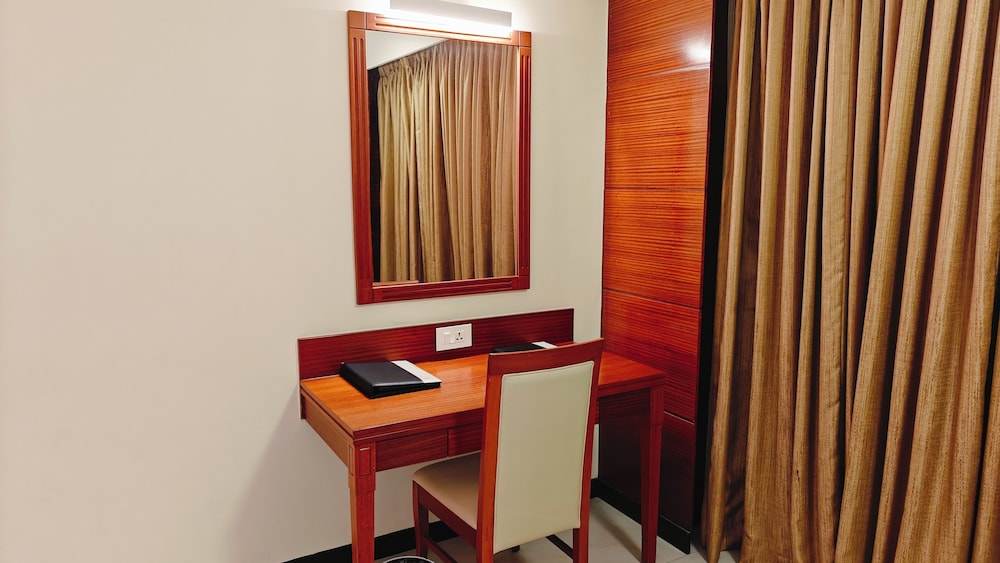 Luxury Suite - Photo 5