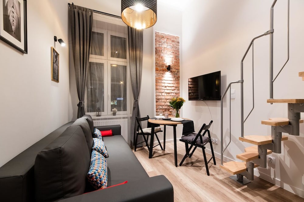 Apartment (1A)