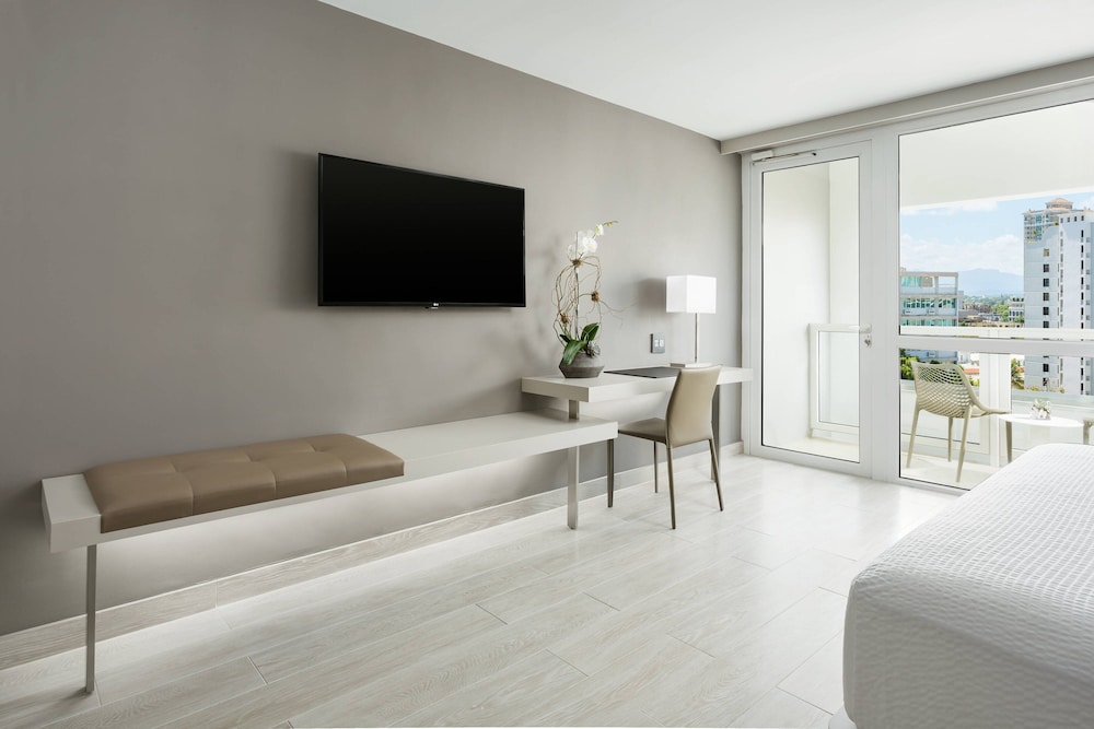 Executive Room, 1 King Bed with Sofa bed, Balcony