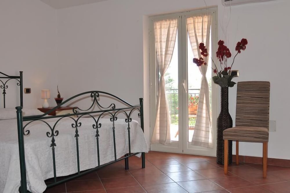 Double Room - Photo 5