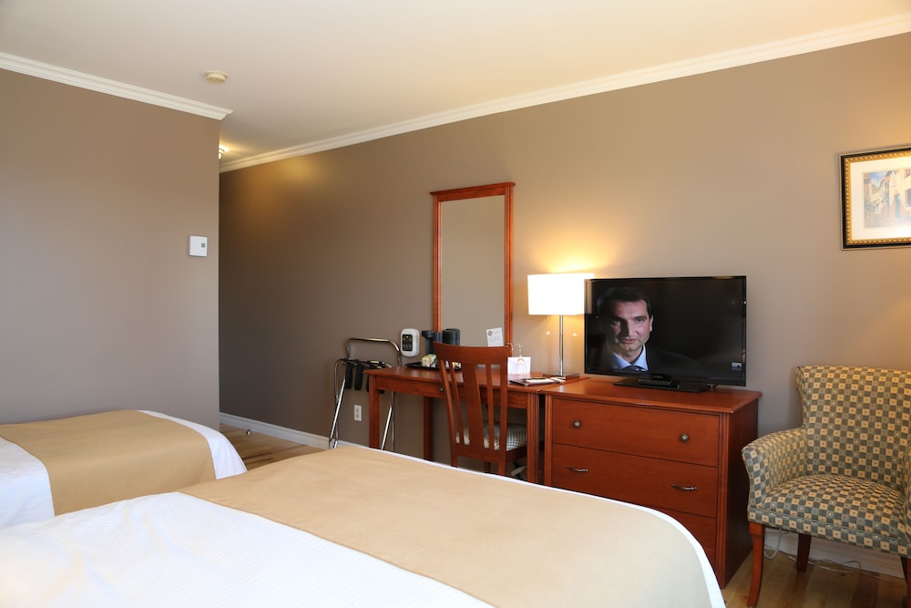 Standard Room, 1 Double and 1 Single Bed, River view photo 1