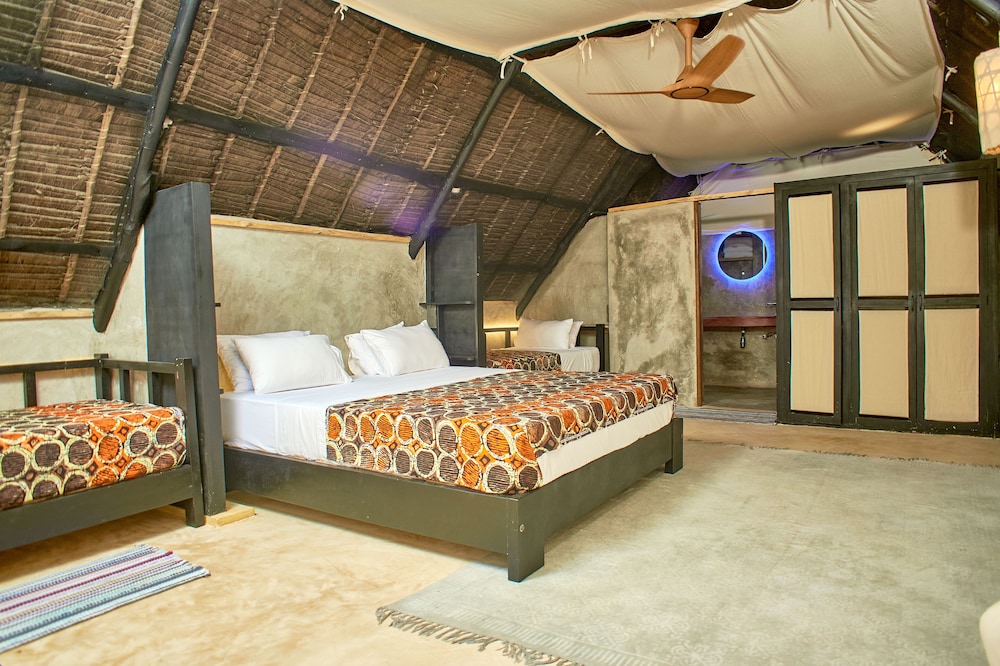 Family Room - Photo 2