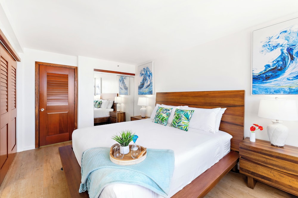 Premium Remodeled Condo with Ocean View and Parking: Premium Apartment, 1 King Bed, Air conditioning, Ocean View (0119) photo