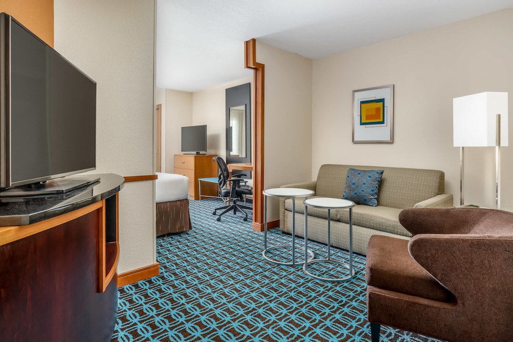 Studio, Multiple Beds (Mobility/Hearing Accessible, Tub) photo 3