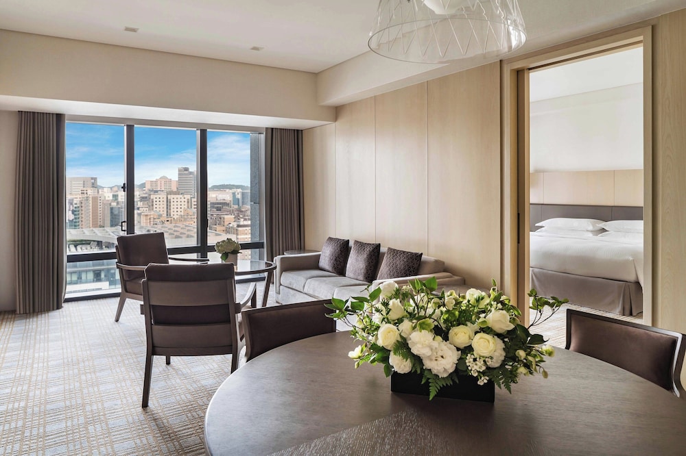 Executive Suite, 1 King Bed photo 3
