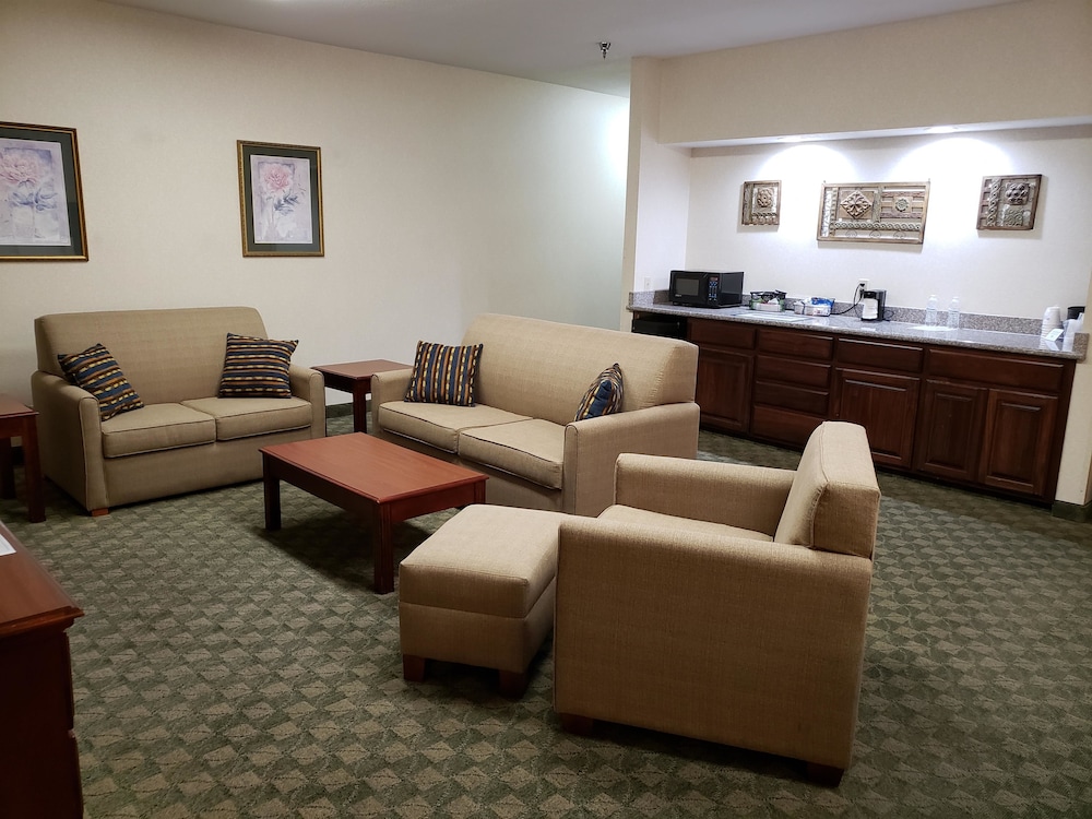 Suite, 1 King Bed, Non Smoking, Refrigerator & Microwave - Photo 9