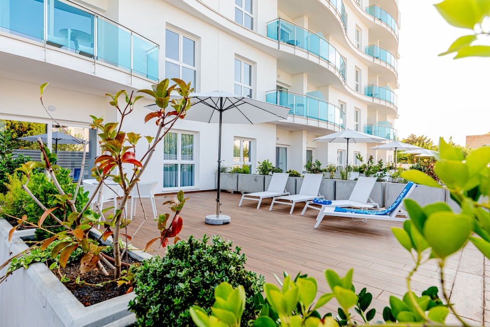 Apartment, 2 Bedrooms, Terrace, Ground Floor (Premium) - Photo 12