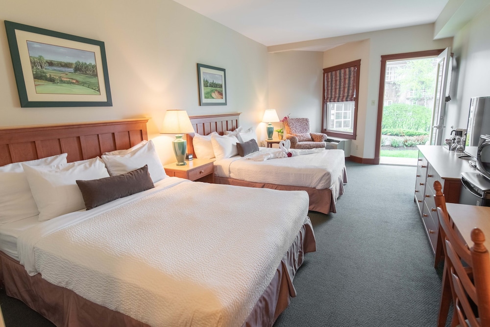 Standard Double Room, 2 Queen Beds photo 2