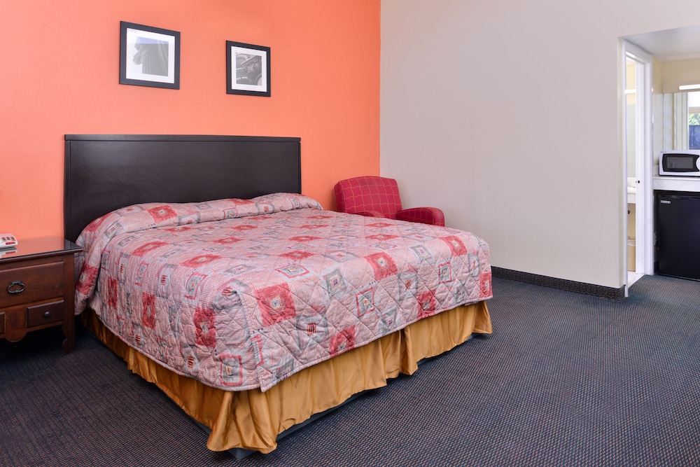 Room, 1 King Bed, Non Smoking photo 1