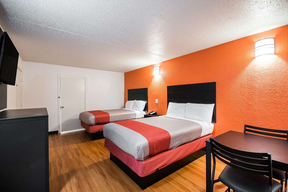 Deluxe Room, 2 Double Beds, Non Smoking, Refrigerator & Microwave - Photo 5