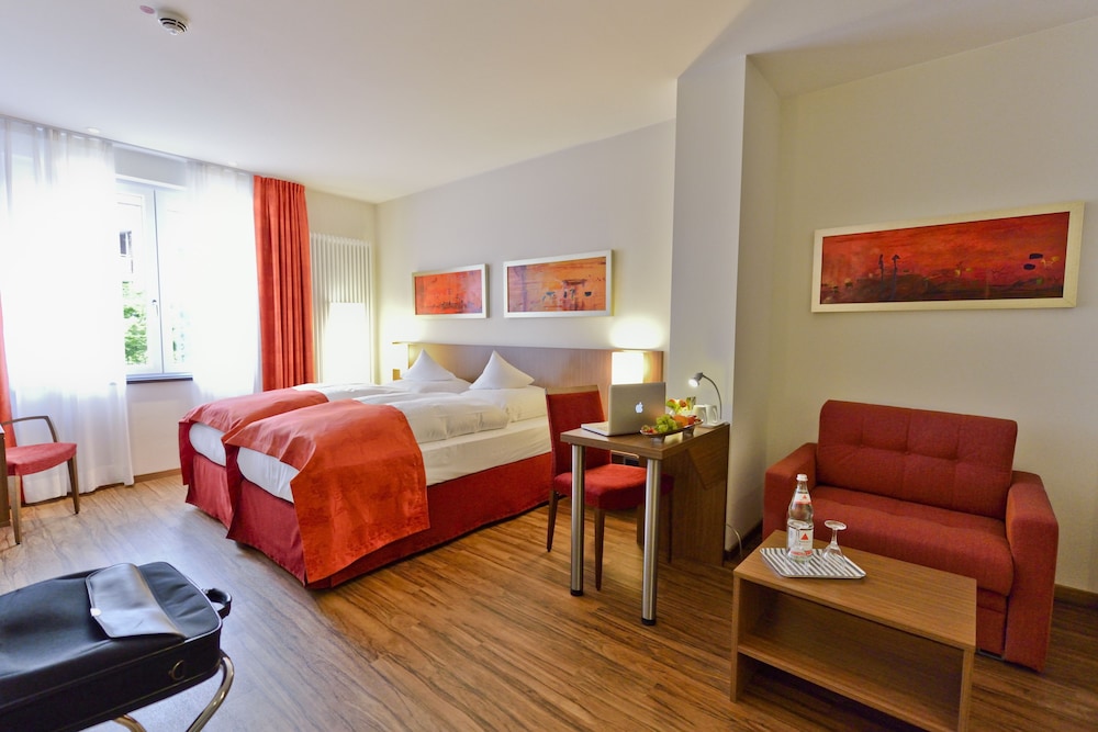 Double or Twin Room, 1 Queen Bed, Non Smoking photo 1