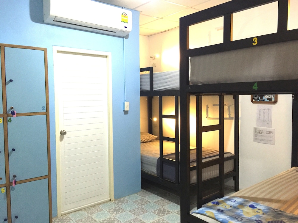 Quadruple Room With Private Bathroom photo 1
