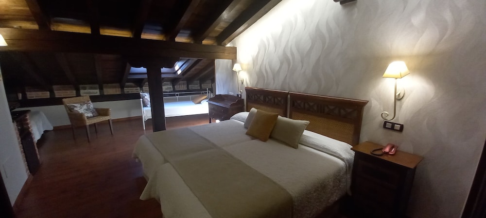Quadruple Room, Hot Tub - Photo 2