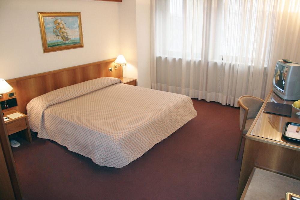 Standard Triple Room, Multiple Beds photo 1
