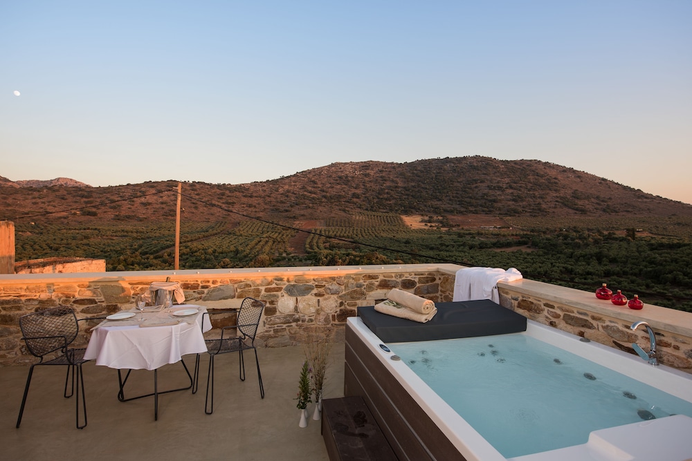 Exclusive Suite, Hot Tub photo 1