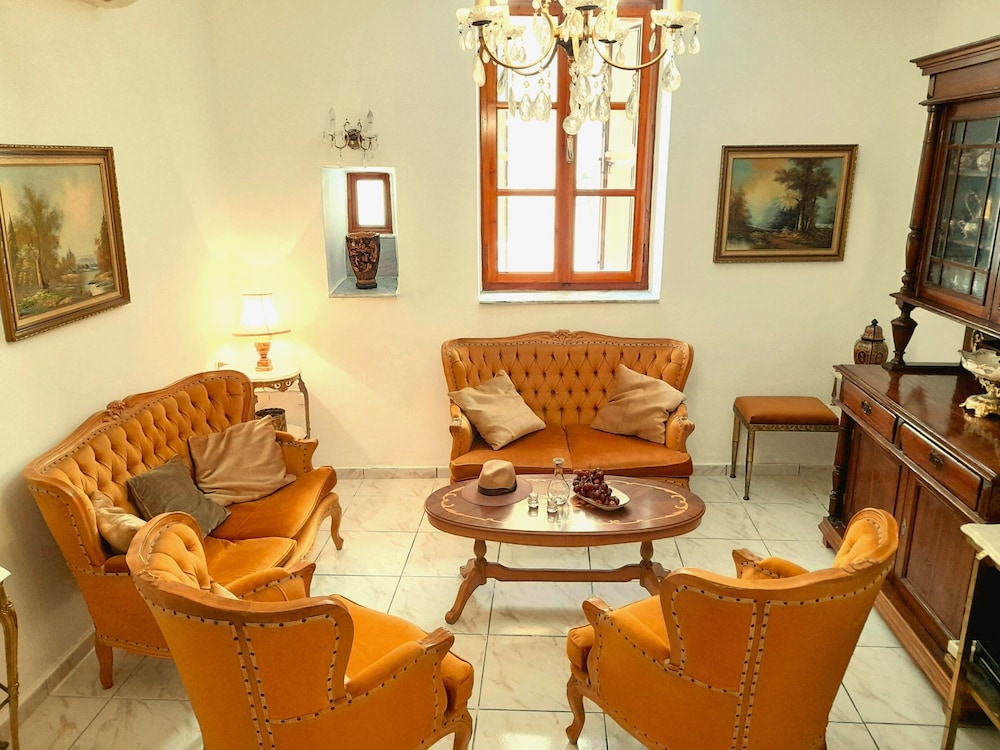 House, 3 Bedrooms, City View