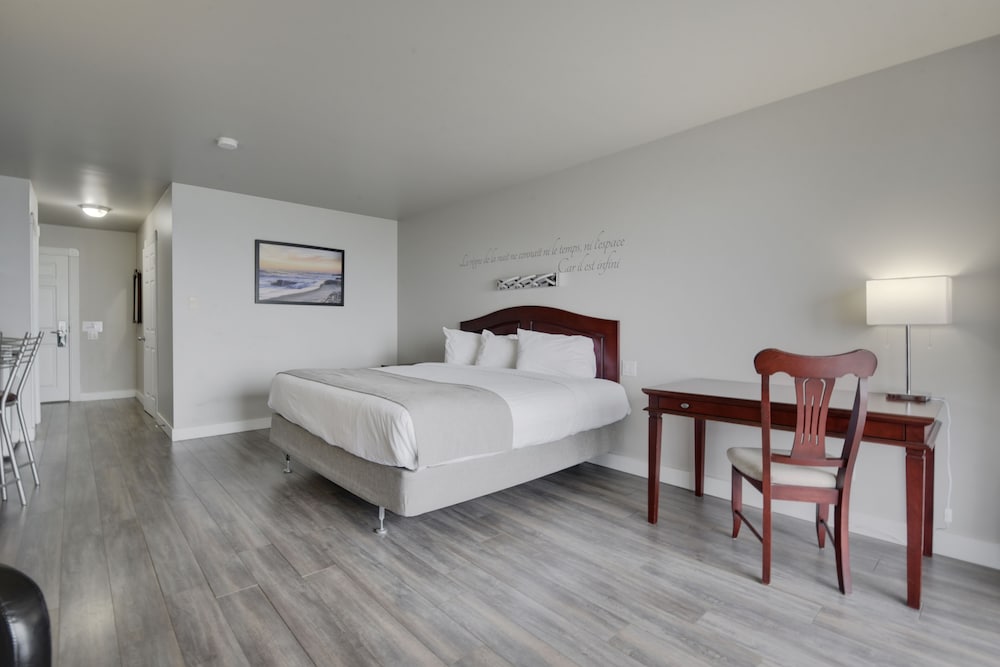 PAVILION SECTION | Standard Room, 1 King Bed, Courtyard Area - Photo 1
