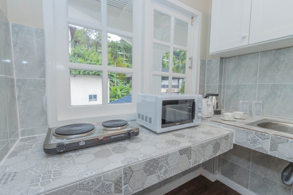 Deluxe Room, 1 Bedroom, Pool View - Photo 5