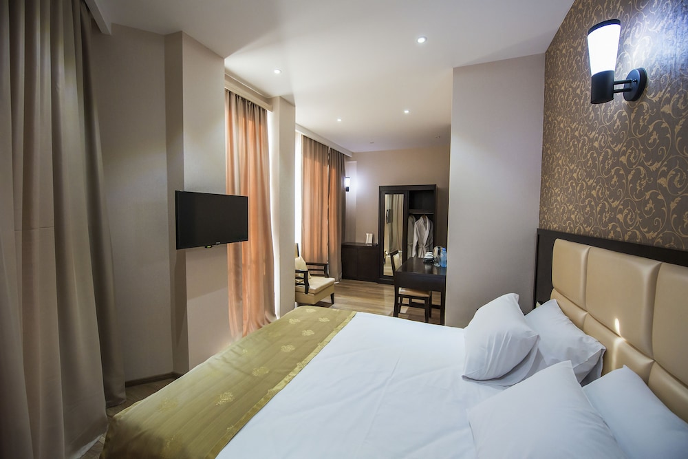 Standard Double Room, 1 King Bed photo 2