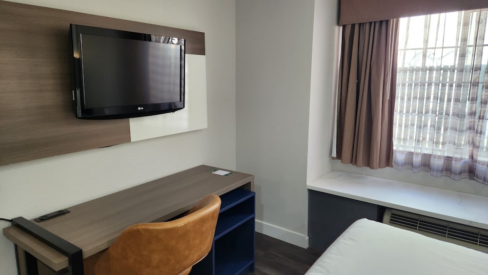 Suite, 1 Queen Bed with Sofa bed, Non Smoking - Photo 7