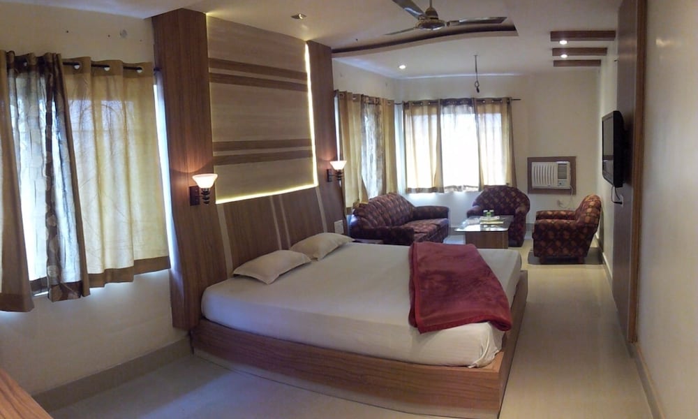 Family Suite, 1 Bedroom, City View
