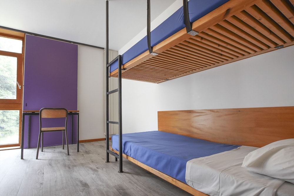 Shared Dormitory, Women only