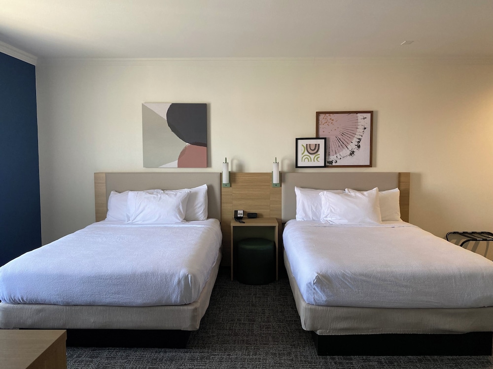 Room, 2 Queen Beds, Accessible (Hearing) photo 3