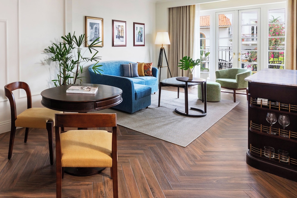 MAGNIFIQUE 2 FULL BED  PLAZA VIEW