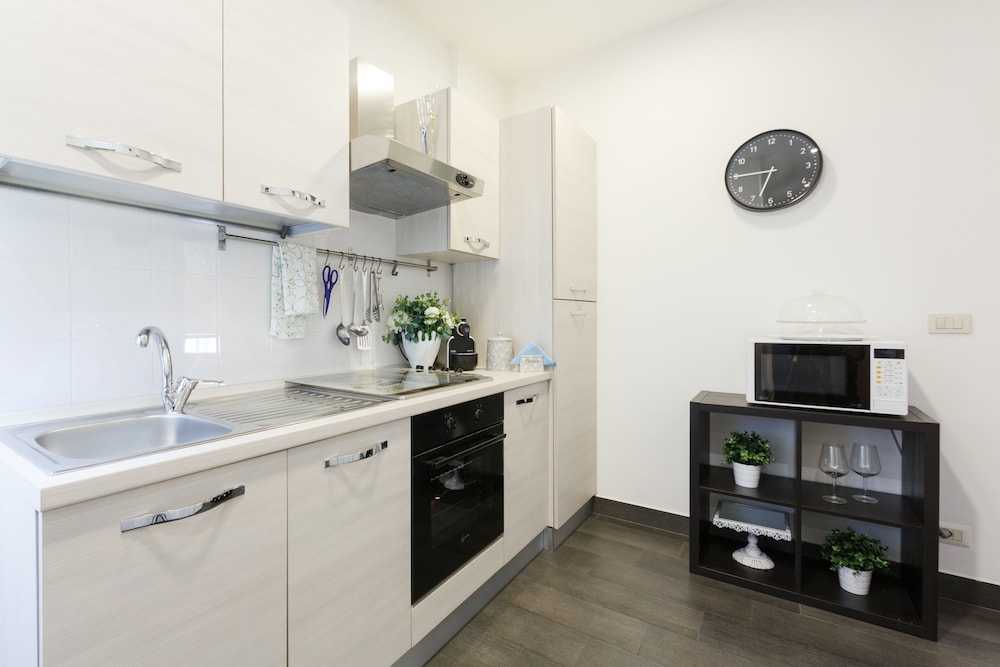 Basic Triple Room, City View photo 2
