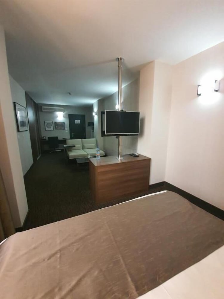 Junior Suite, 1 Queen Bed photo 2