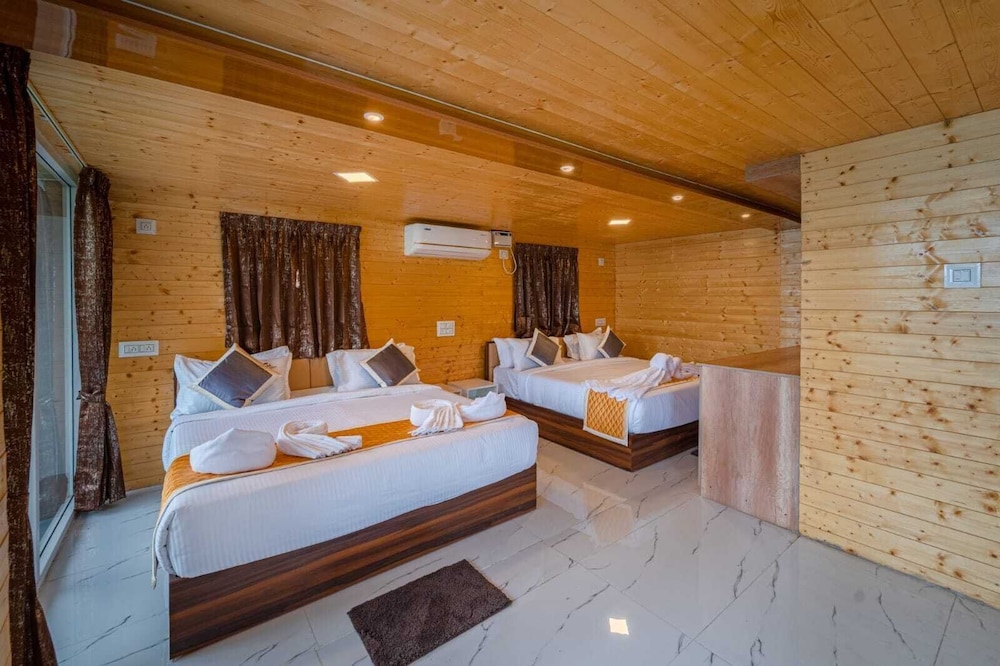 Superior Suite - Photo 2