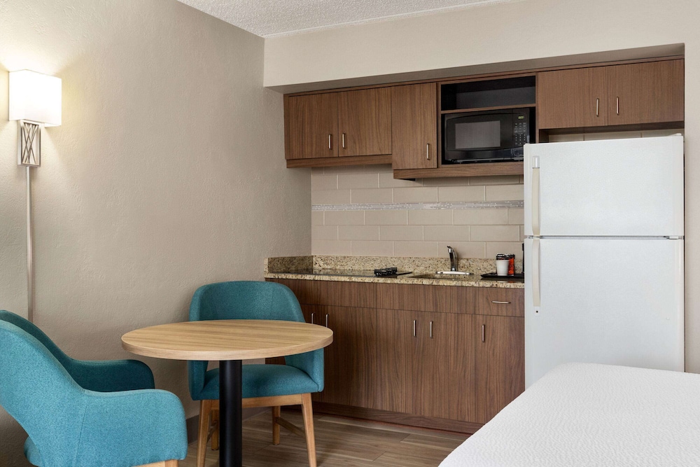 Efficiency, Room, 2 Queen Beds, Non Smoking - Photo 2