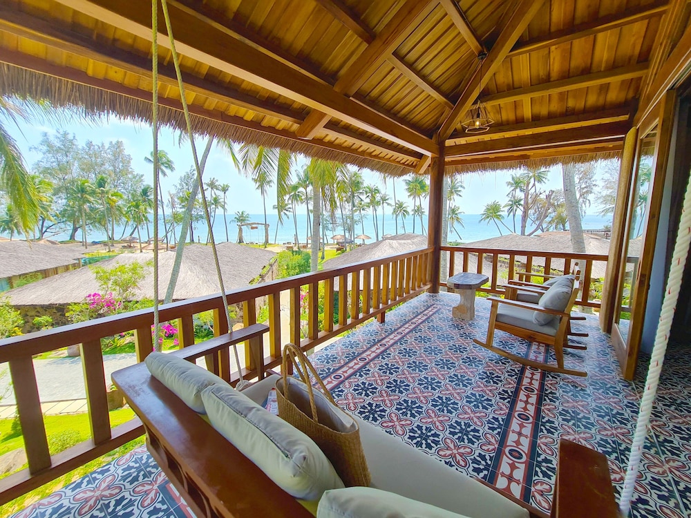 Premium Ocean Breeze with Ocean View - Photo 3