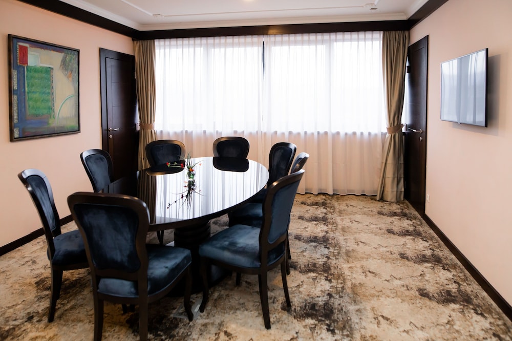 Royal Apartment, 1 Bedroom, 2 Bathrooms photo 3