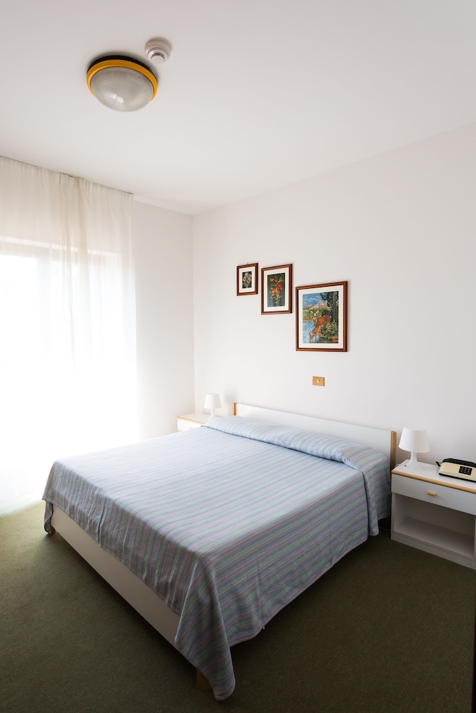 Classic Double or Twin Room photo 2