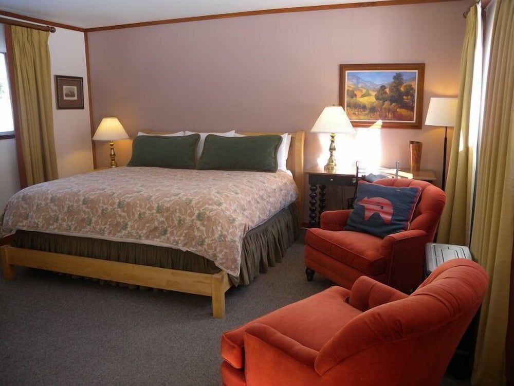 Deluxe Double Room, Private Bathroom (Room 3 - No Pets Allowed) photo 2