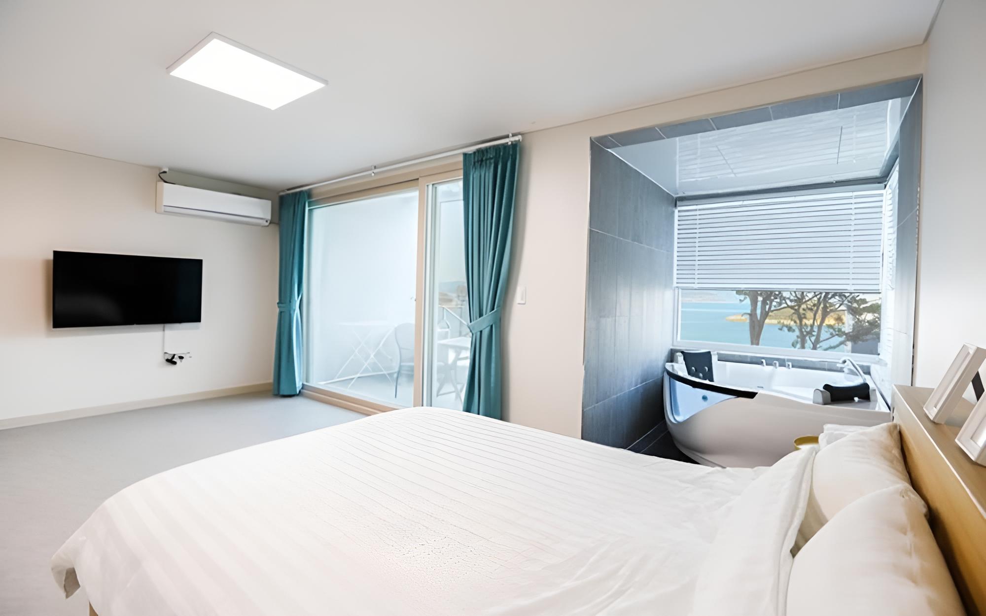 Room (Room 204 (Spa Ocean View))