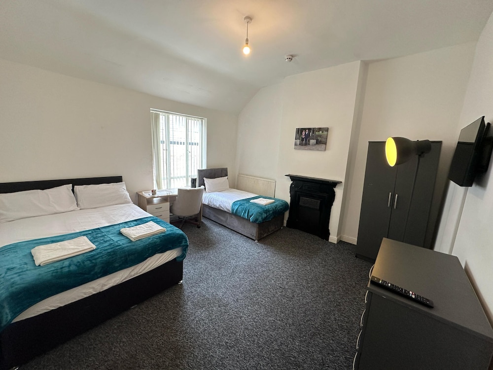 Family Room, Multiple Beds, Non Smoking, Shared Bathroom